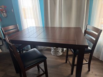 Dining room table