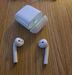 Apple AirPods with Charging Case