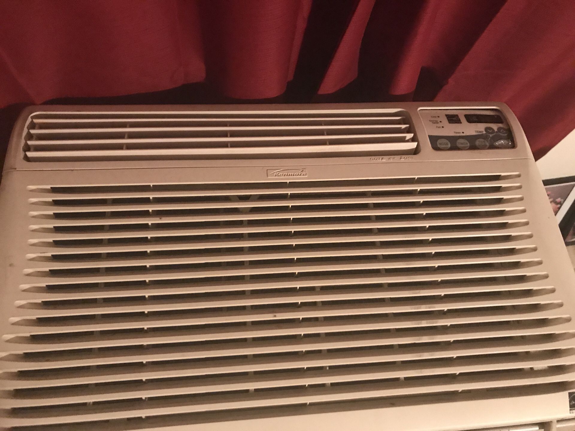 12,000 BTU air conditioner in excellent condition blows very cold air