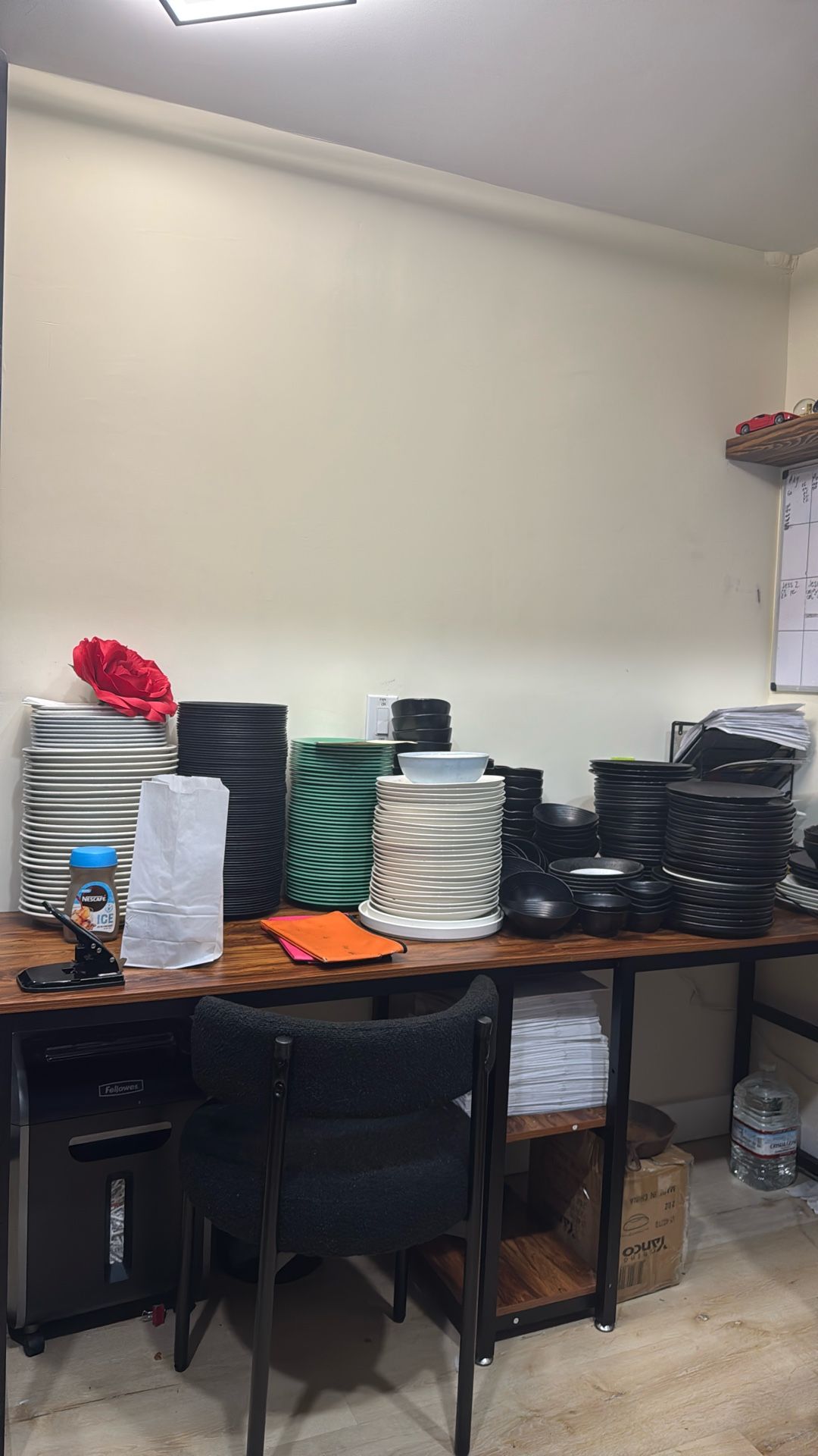 Restaurant plates