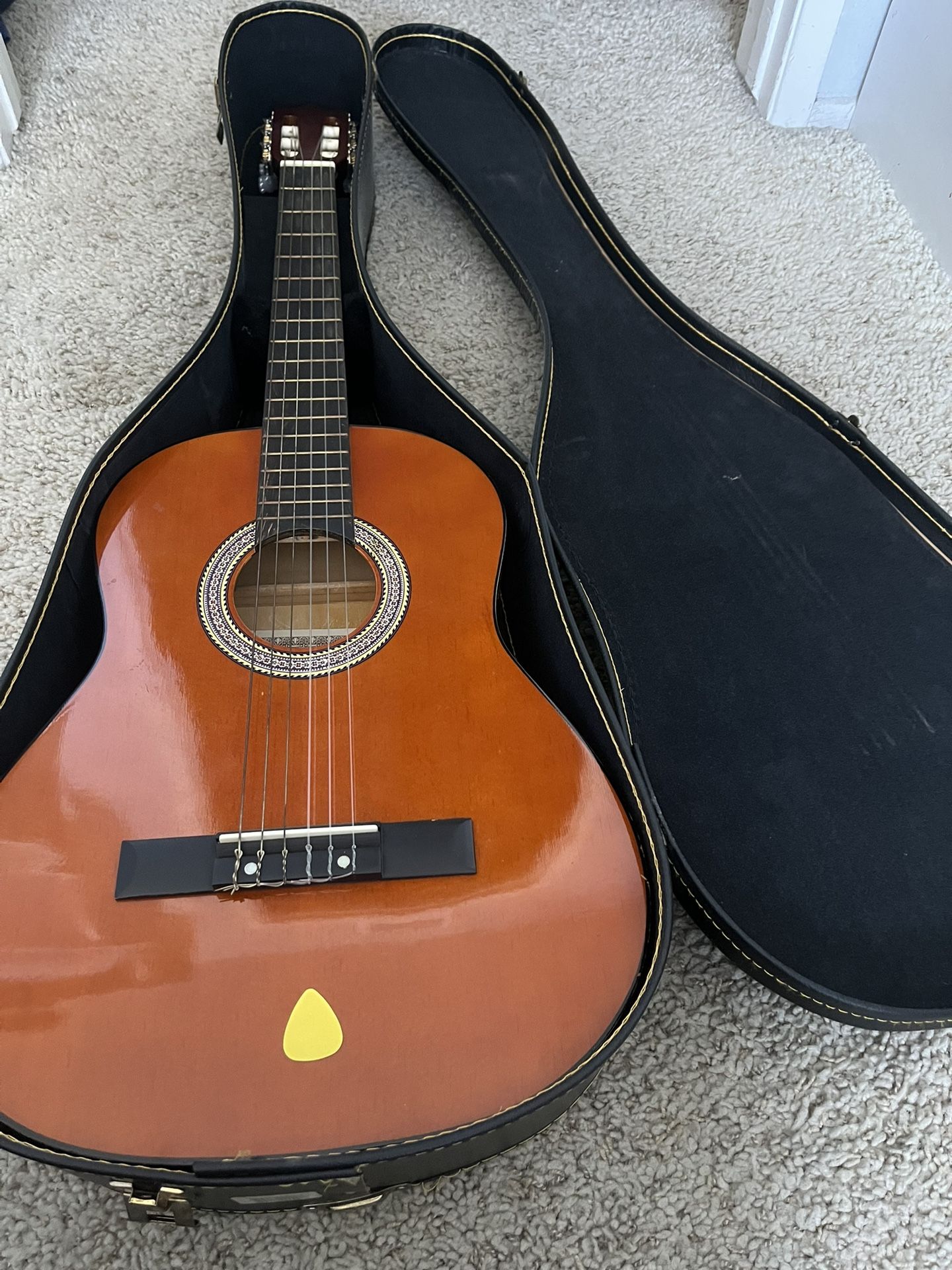 Harmonia Acoustic Guitar No. 9036N w/ Case