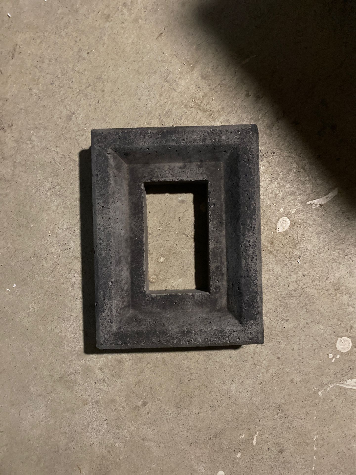 Outlet surround