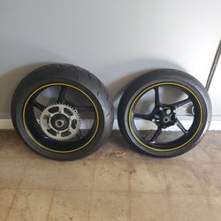 Brand New 2009 Yamaha R1 Rims And Dunlop Sportmax Tires Package Deal Only