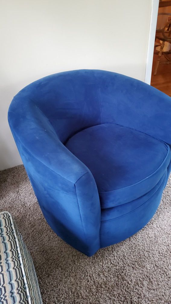 2 Rowe Furniture swivel chairs