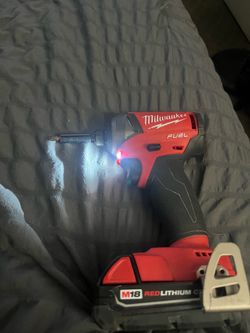 Milwaukee hydraulic 1/4” hex driver w/ batt