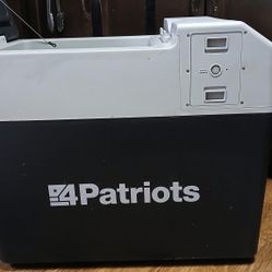4 Patriots Solar-Powered Cooler 