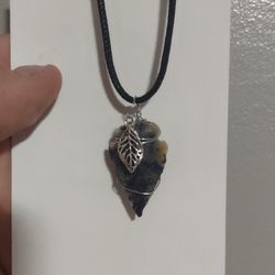 Arrowhead leaf necklace 