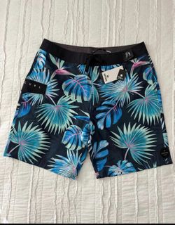 33” New rip curl Hawaiian swim trunks men’s perfect condition
