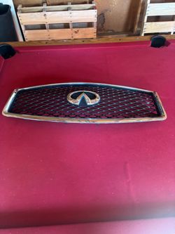 2017 Q50 Grille and logo