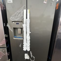 GE Refrigerator With Water And Ice In Stainless Steel 