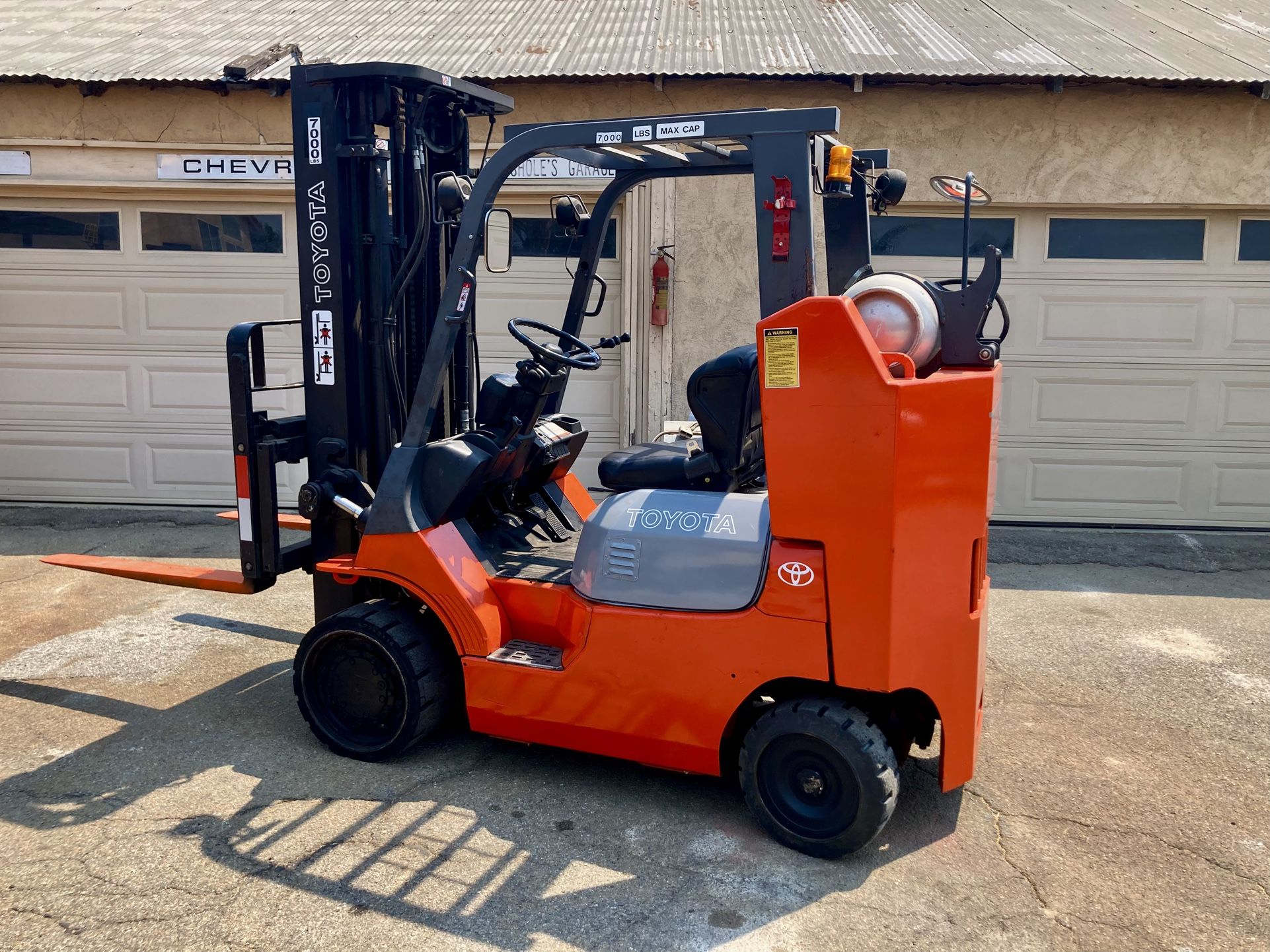 Toyota Forklift (READ LISTING)