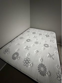 Full size mattress and boxspring