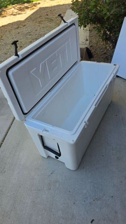 YETI Tundra Hard Cooler White
