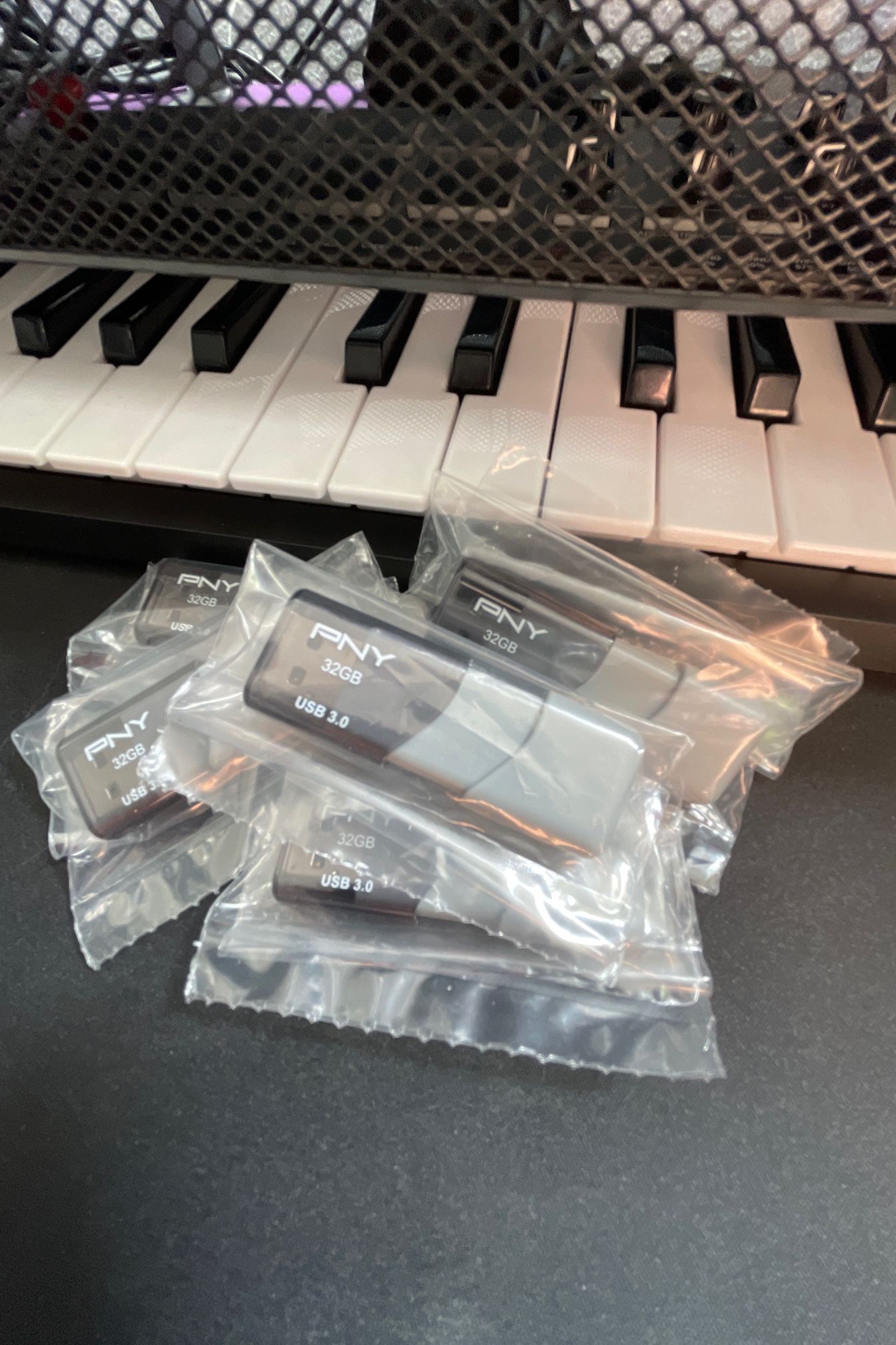 Brand New DJ USB 3.0 PNY 32GB 3000 HipHop Cumbia Bachata Corridos Disco EDM House Wedding Karaoke