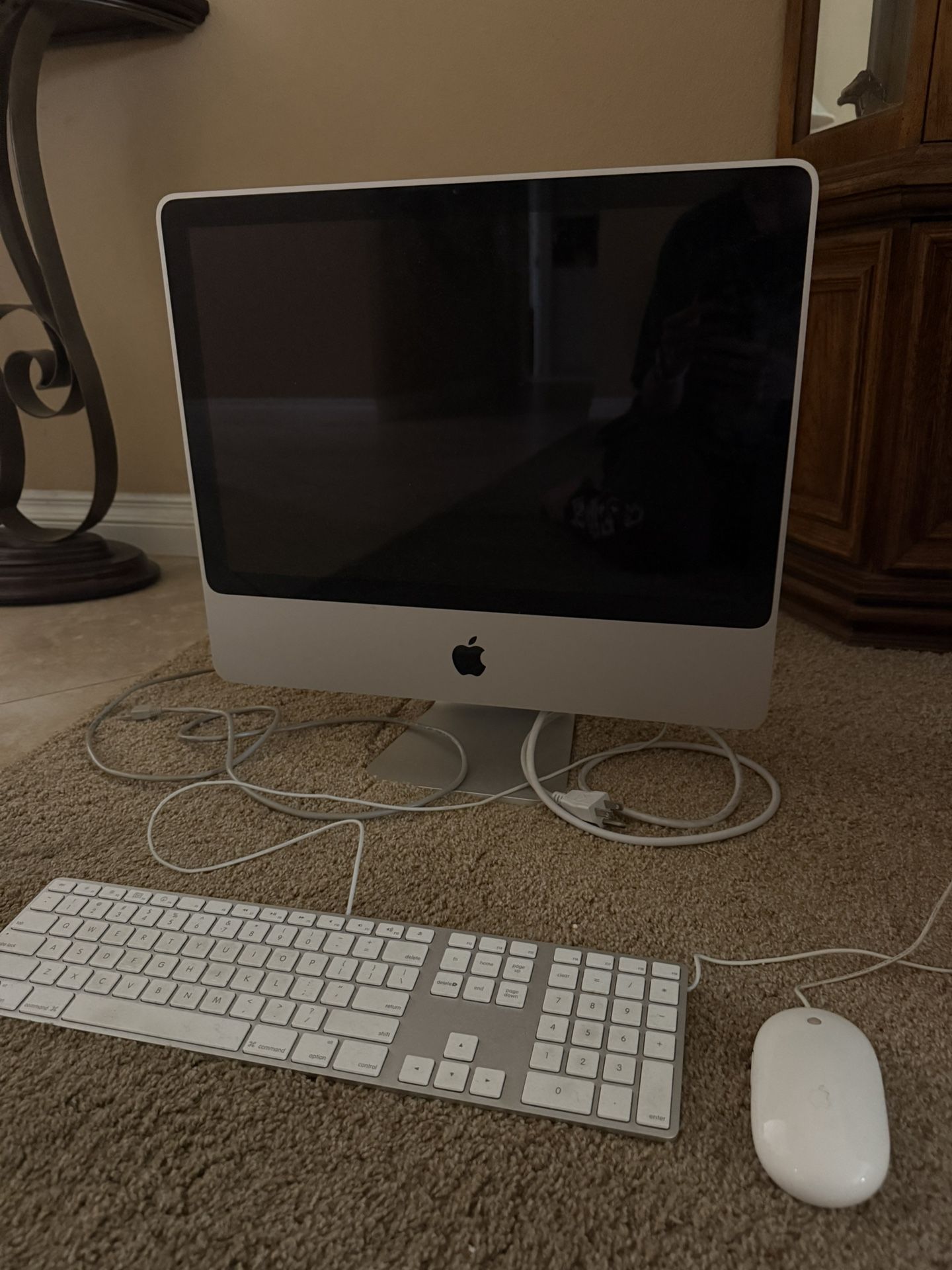 Apple iMac Desktop (Early 2008/2009) – Works, Includes Keyboard & Mouse