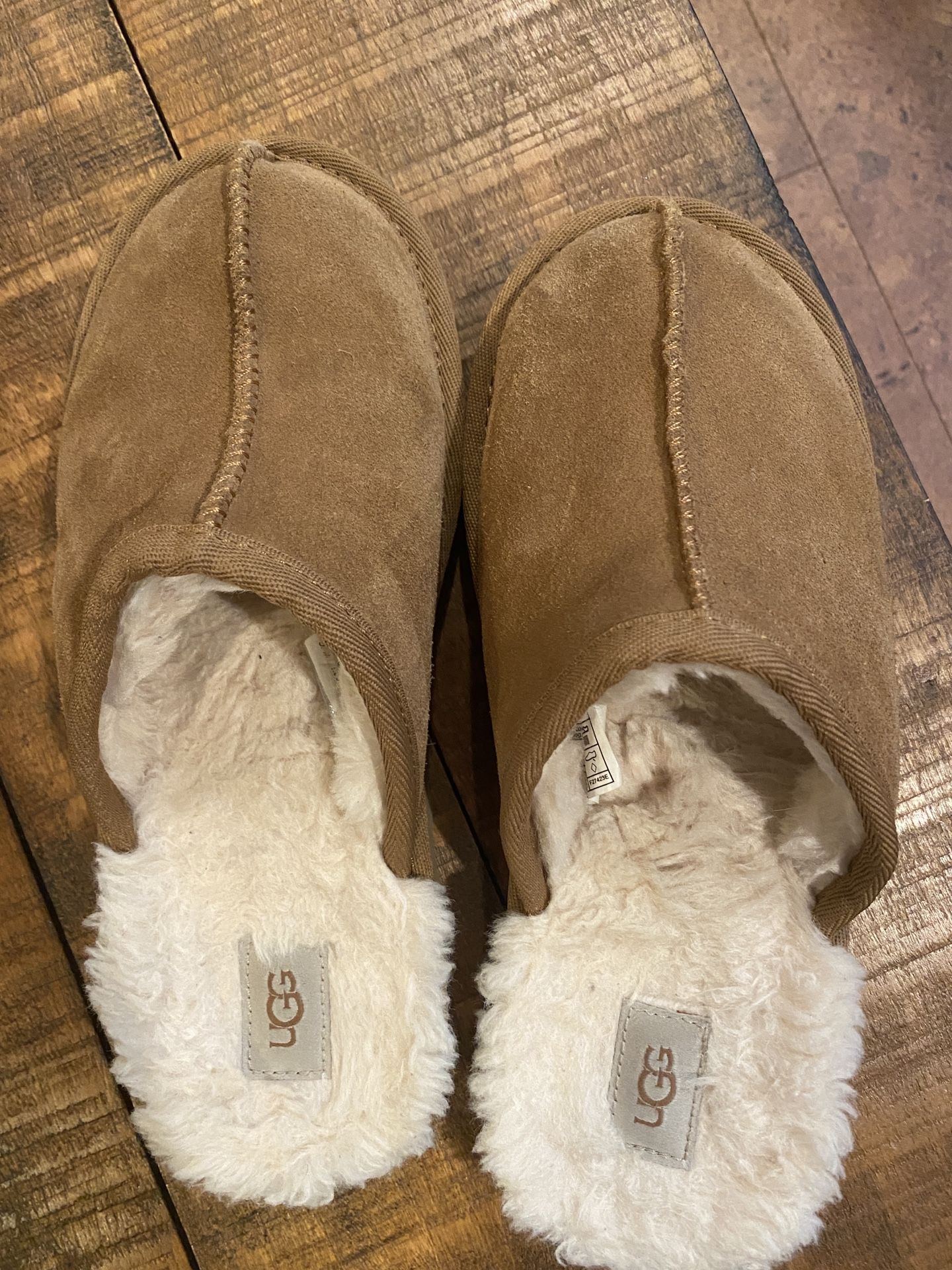 Kids/ Women’s UGG “Keegan” Slippers - Size 4 / Fits Women 6-7