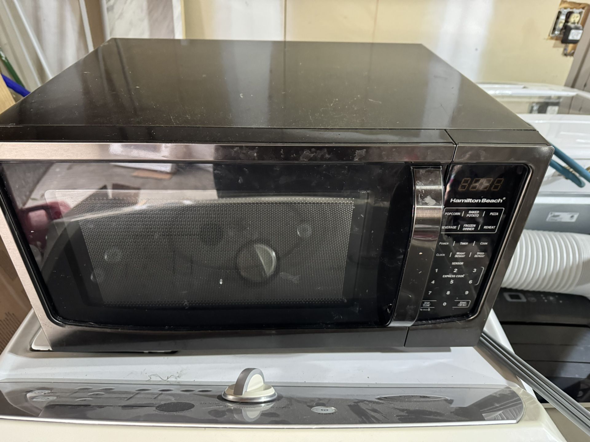 Hamilton Beach Microwave (Working)