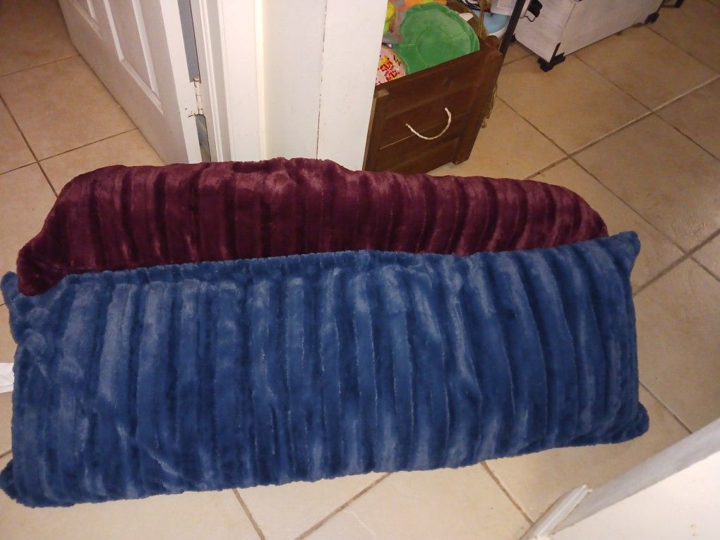 Bed An Bathvnew 2 Soft Body Pillows 18 Both Firm Paid 39 Each