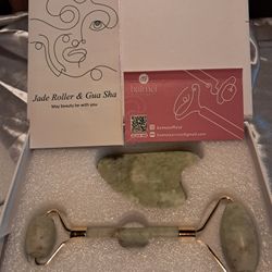 New Baimei skincare set. Has jade roller and gua sha stone. 