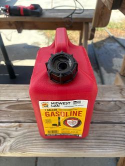 Midwest Can 1 Gallon Gas Can COMES WITH QUARTER OF GAS