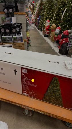 Home Accents Holiday 9ft Forest Pine LED Pre-Lit Tree