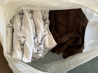 2 Queen Flat Sheets & 2 Queen Fitted Sheet