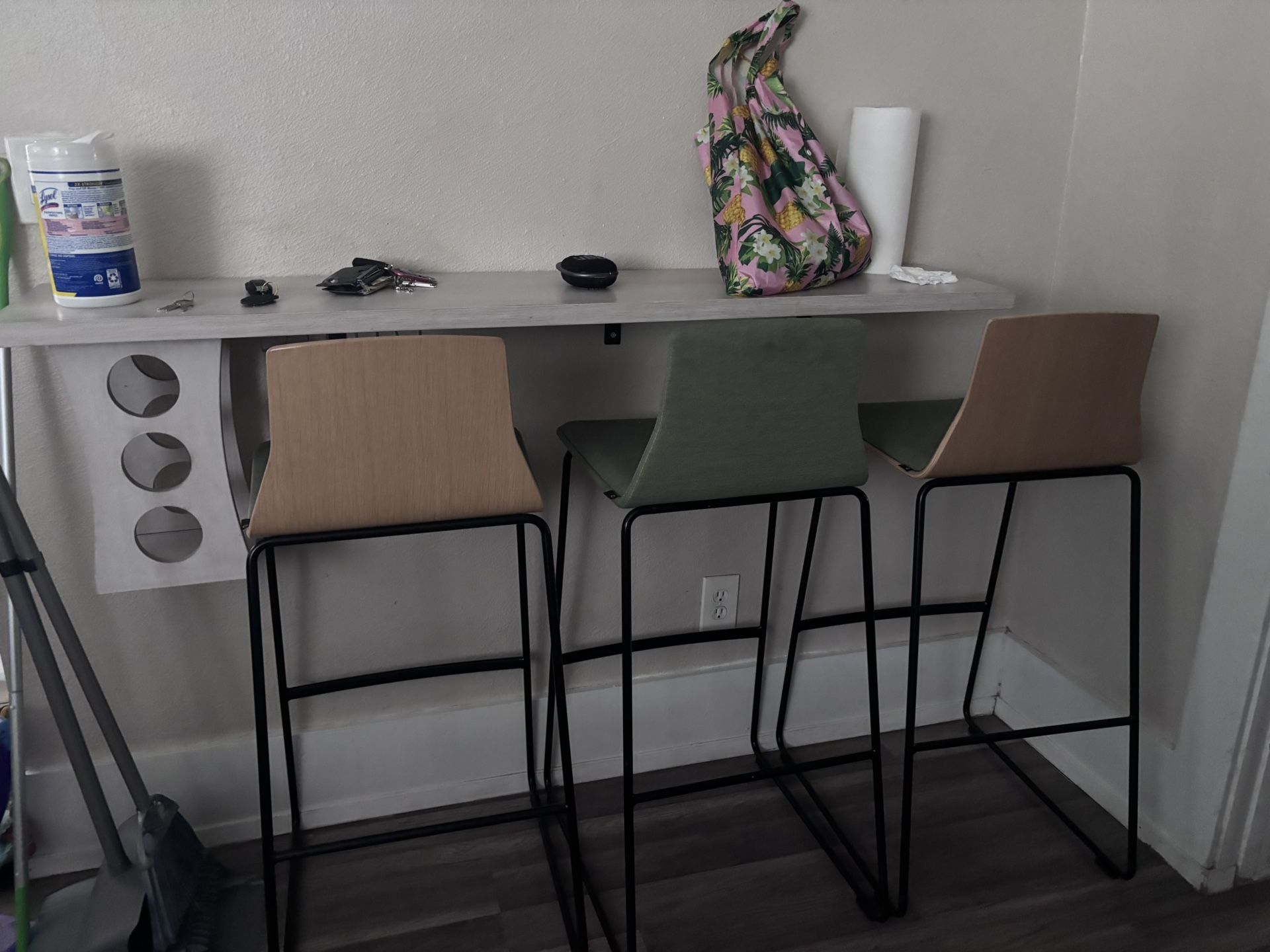 Bar Stools & Counter