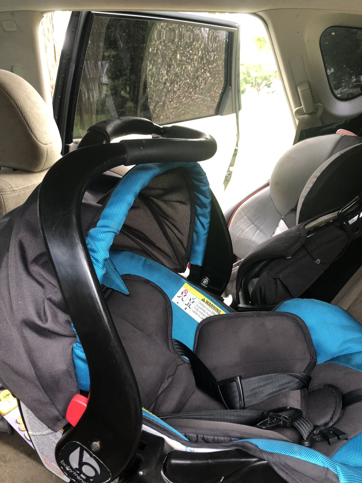 Baby trend infant / toddler Car Seat/ Base