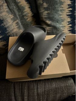 Yeezy slides size 8