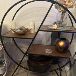 Round decorative shelves 