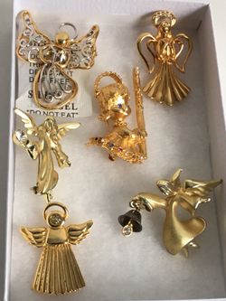 VINTAGE TO FASHION BEAUTIFUL GOLD TONE BROOCH LOT 😍😍😍BRAND NAME