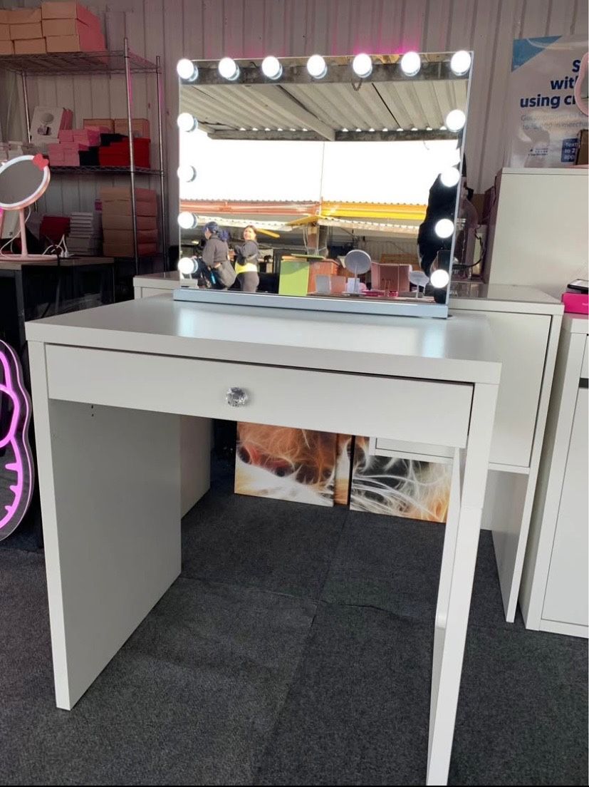 Brand New in sealed box vanity set
