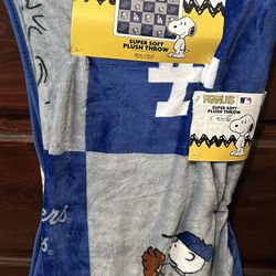 PEANUTS LOS ANGELES DODGERS SUPER SOFT PLUSH THROW 60in x70in SNOOPY NWT PEGASUS
