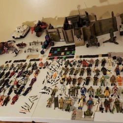 Collector seeking vintage old GI Joe toys dolls action figures accessories 1960s 70s 80s g.i. joes toy figure 