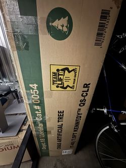 Christmas Tree With Ornaments Included 