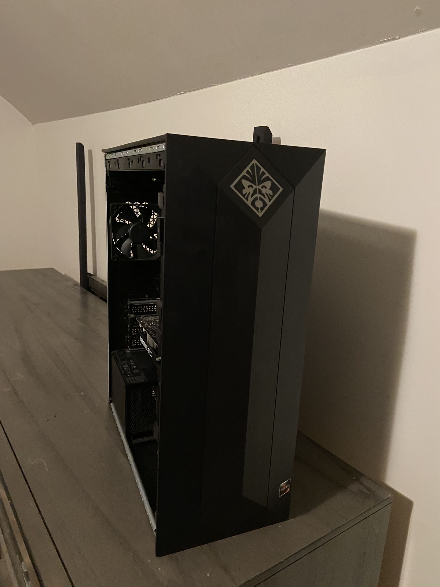 Omen Tracer Gaming Desktop w/ Ryzen™ 5 CPU Plus 27" Monitor Read Description