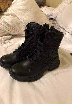 Bates military boots!! Size 8 in women’s!!