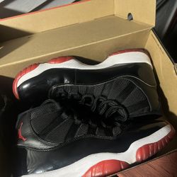 Jordan 11 playoff breds (10.5M)