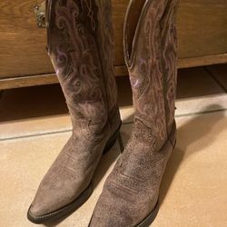 $30-Women's Distressed Leather Justin Boots/ Check Out Our Other Sales On Our Page