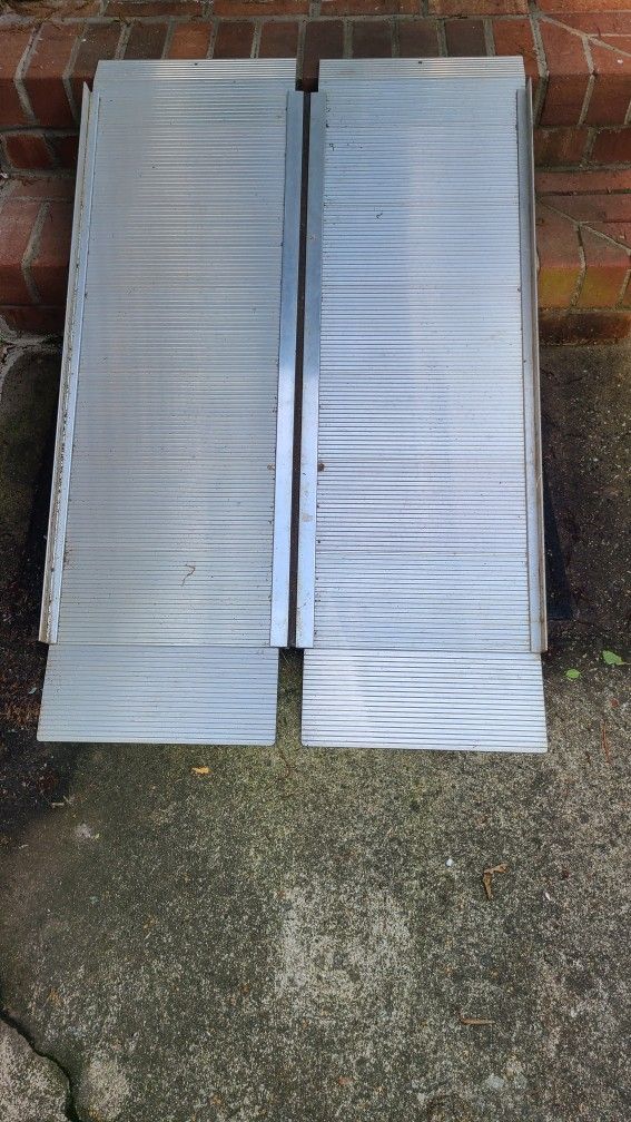 Used Ez Access Suitcase Ramp 4ft X 30 Inches