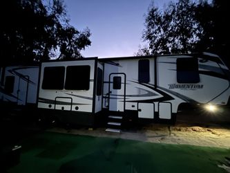 2017 Grand Design Momentum M388