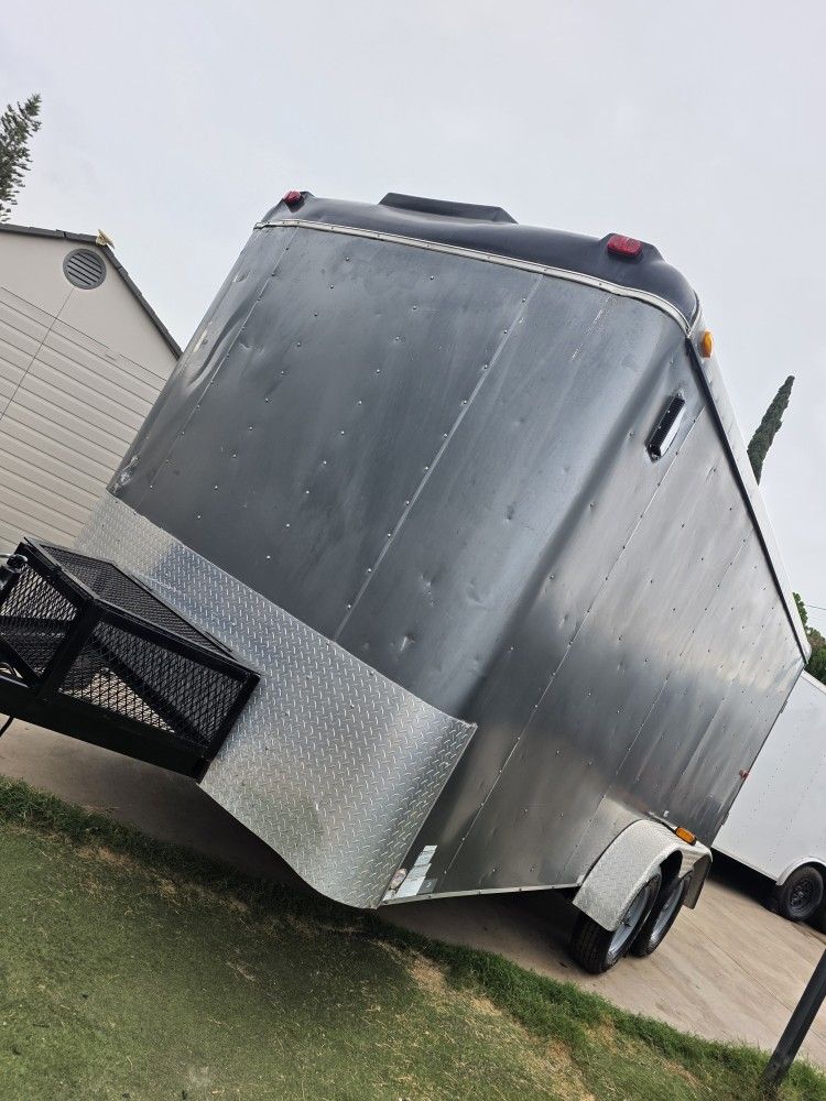 Q6 Enclosed Trailer