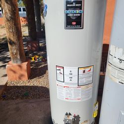 Gas Water Heater 50 gal in good condition and warranty works great 19th Avenue and baseline