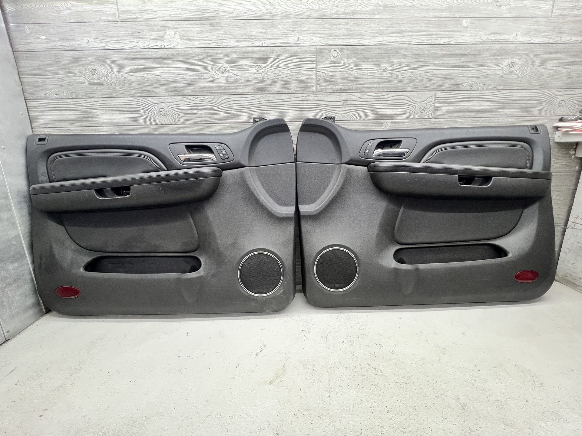 2007-2009 GMC YUKON DENALI FRONT DOOR PANELS 