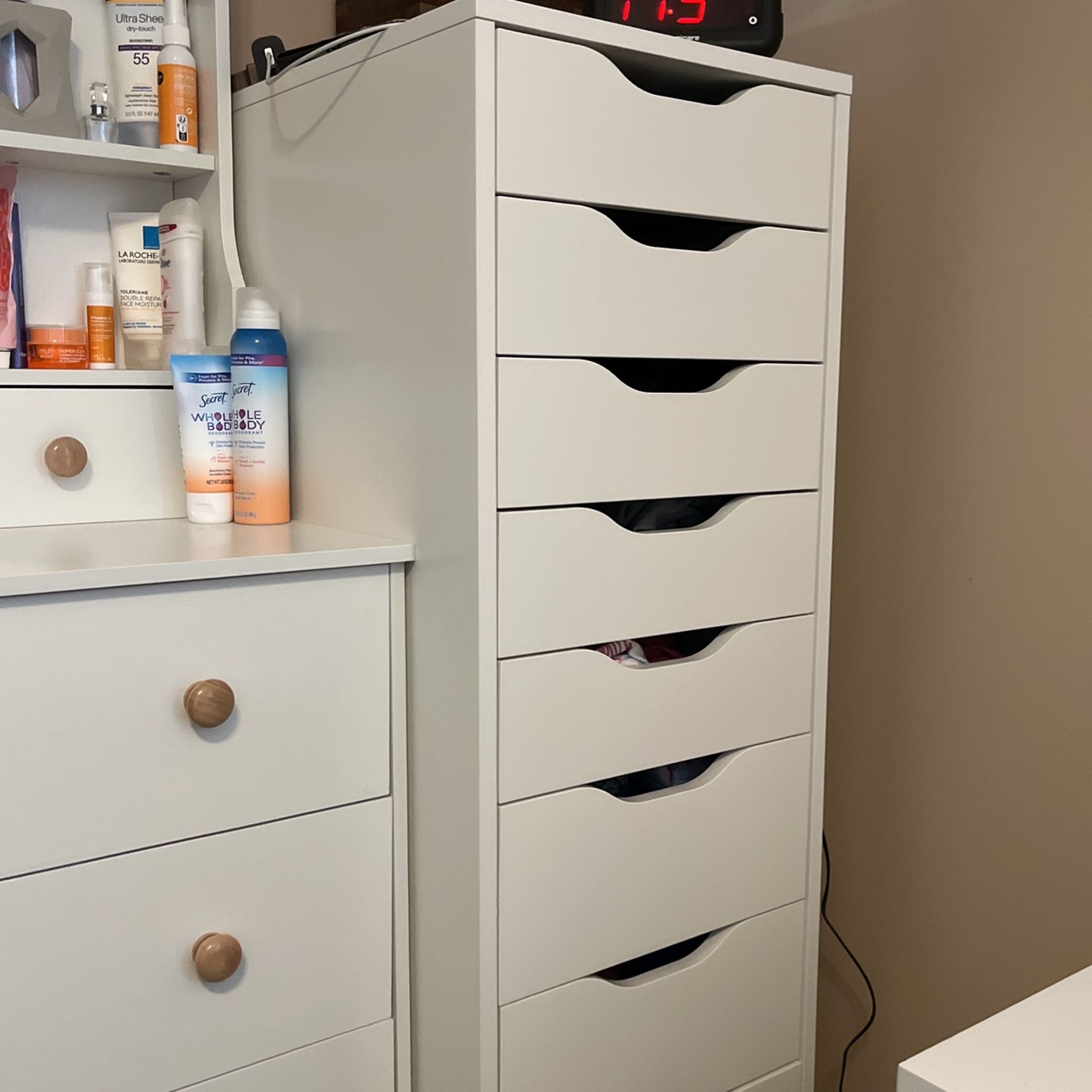 9 Draws Dresser White