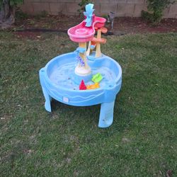 Water Table with toys !