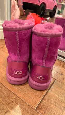 UGGS size 10 US