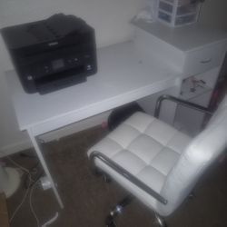 Desk With Chair 