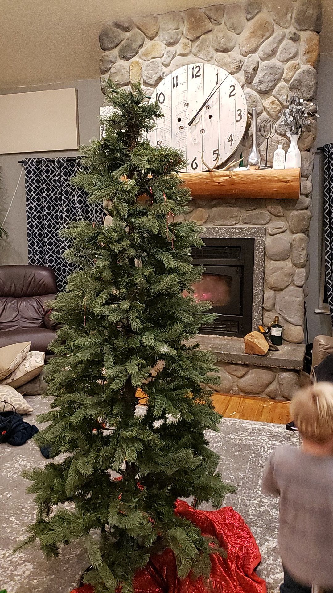 6ft Plastic tree with decorations and lights