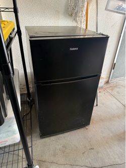 Mini fridge